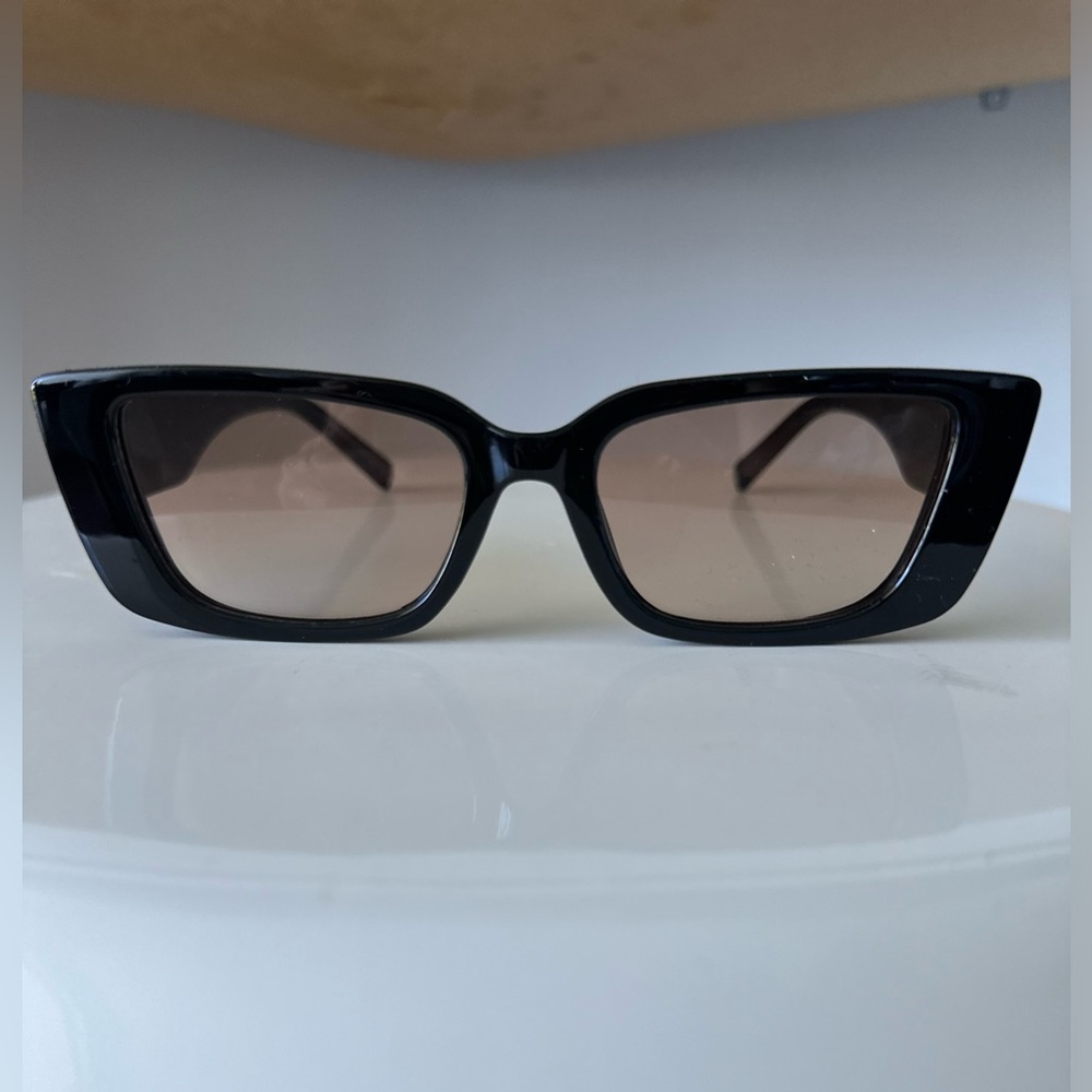 New never worn sunglasses - Picture 1 of 4
